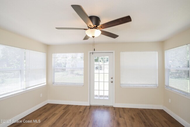 Building Photo - 1286 Hollywood Dr
