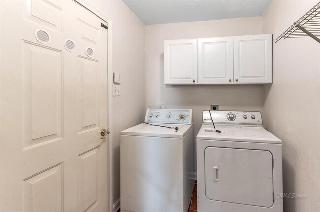 Building Photo - 20419 Cajon Canyon Ct