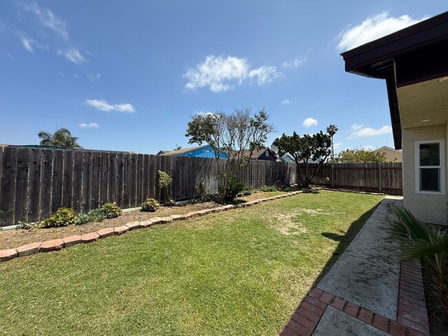 Building Photo - Beautiful 3B/2BA House in Mira Mesa!