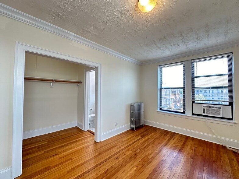 Building Photo - 2737 N Spaulding Ave