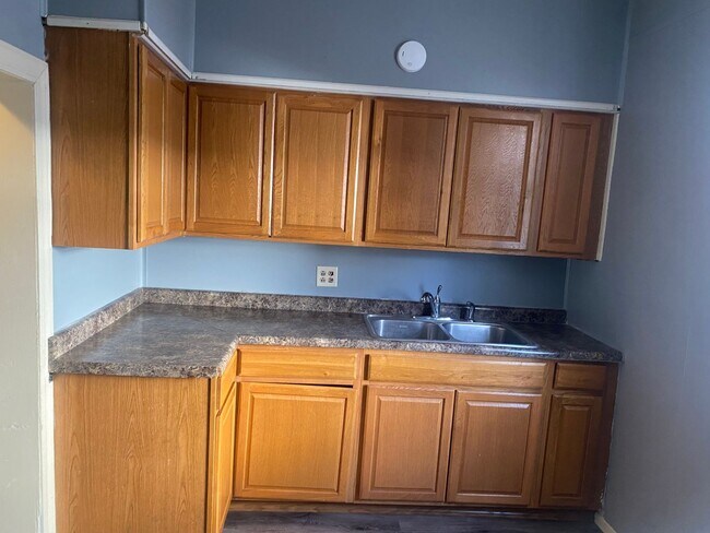 Building Photo - 103 N 10th St