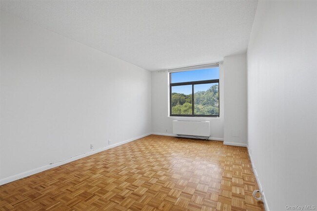Building Photo - 35 N Chatsworth Ave