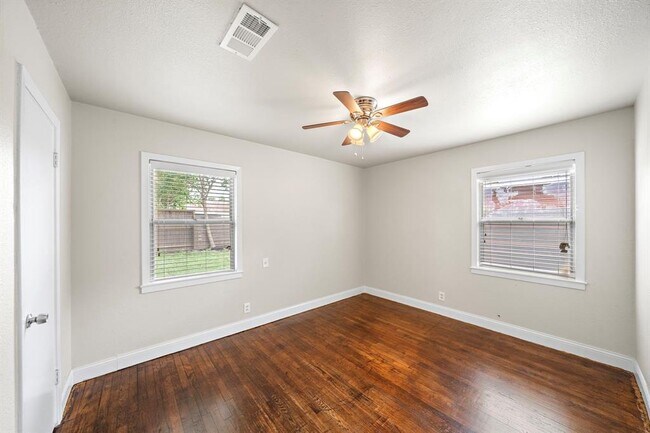 Building Photo - 6630 Lodge St