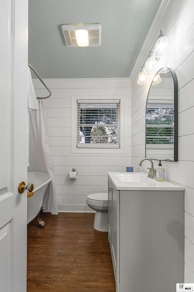 Building Photo - 1110 Hilton St