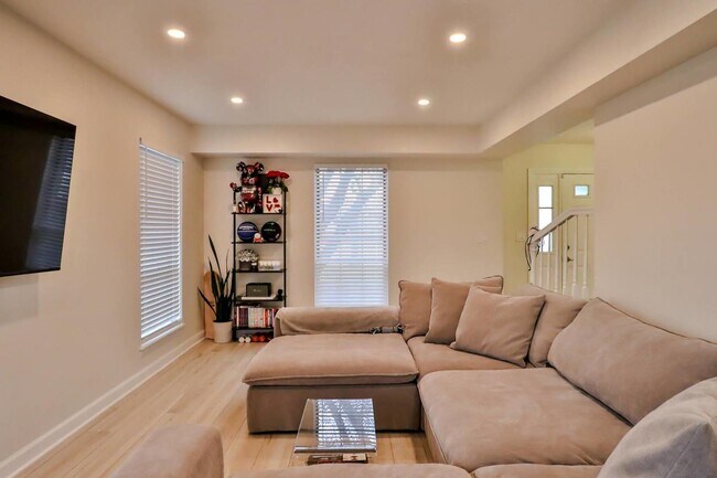 Building Photo - 713 Green Mountain Ct