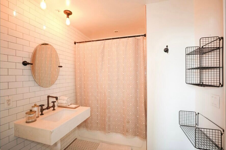 Bathroom (shower and tub) - 1402 H St NE