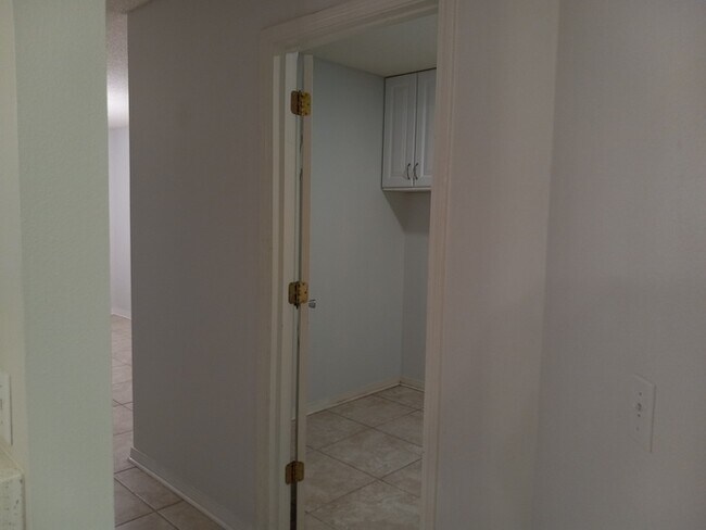Building Photo - Large 3/2 Family Home that is Conveniently located off Blue Angel PKWY