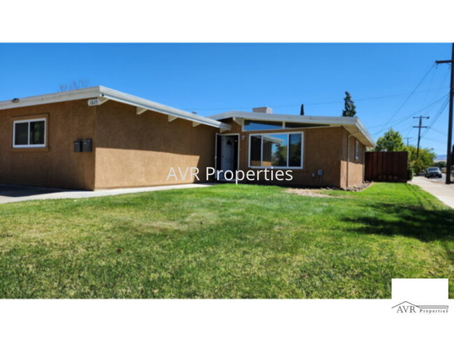 Primary Photo - Beautifully upgraded single story home in ...