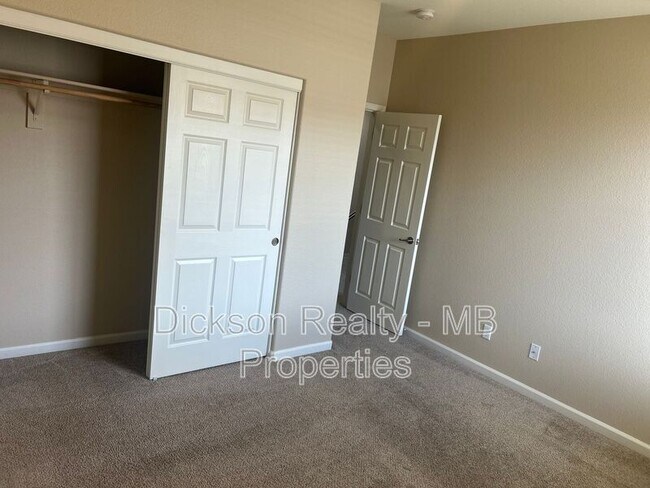 Building Photo - 10724 Grayslake Dr