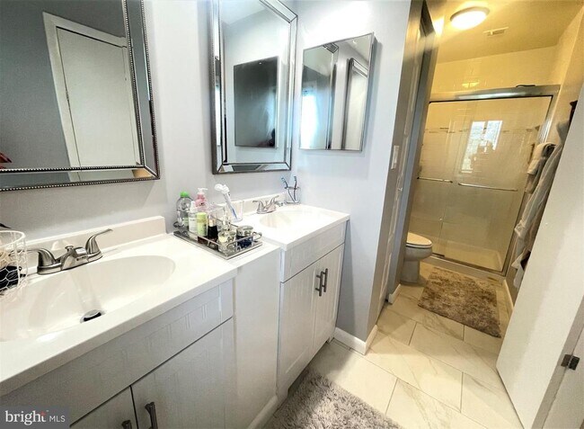Building Photo - 9437 Hickory View Pl
