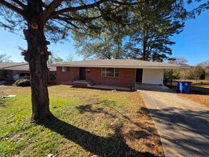 Building Photo - 15 Cliffwood Cir