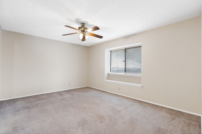 Building Photo - 3 Bedroom/2 Bath Applecreek Subdivision