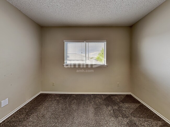 Building Photo - 12010 Crescent Chase
