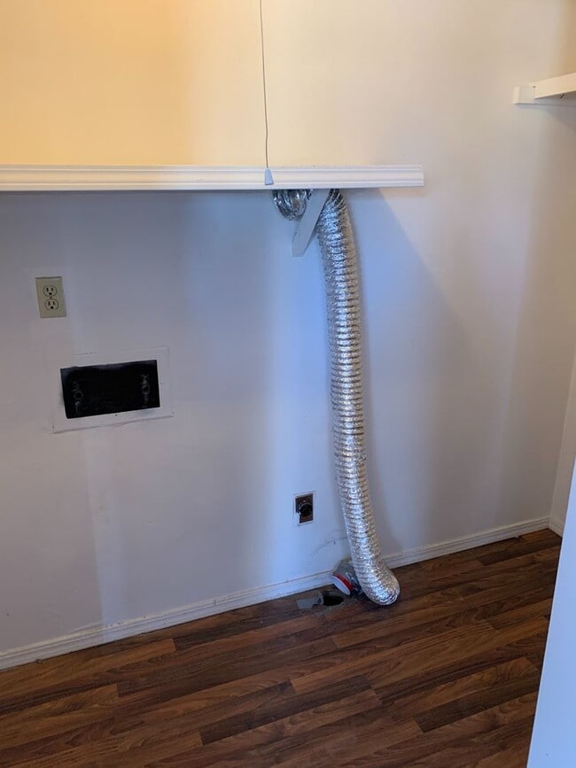 Building Photo - 3353 E Sunset St