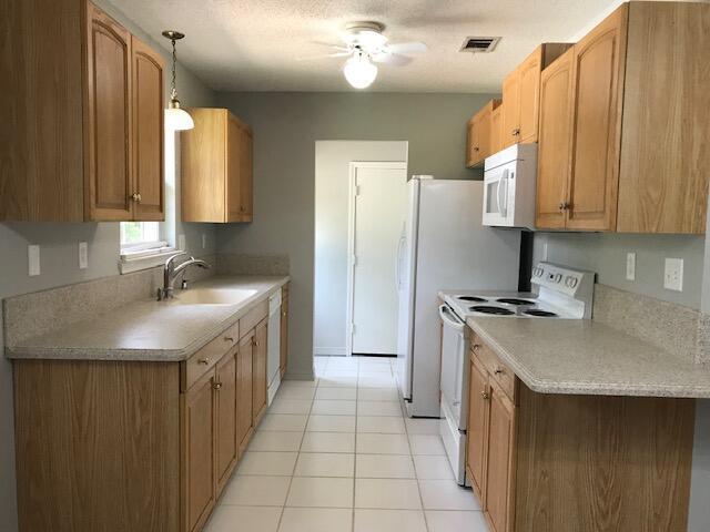 Building Photo - 5825 Reinke Dr