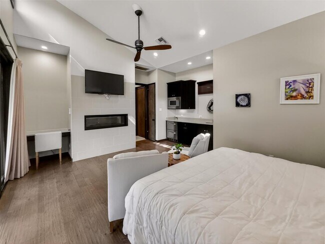 Building Photo - 2113 Barbaro Way