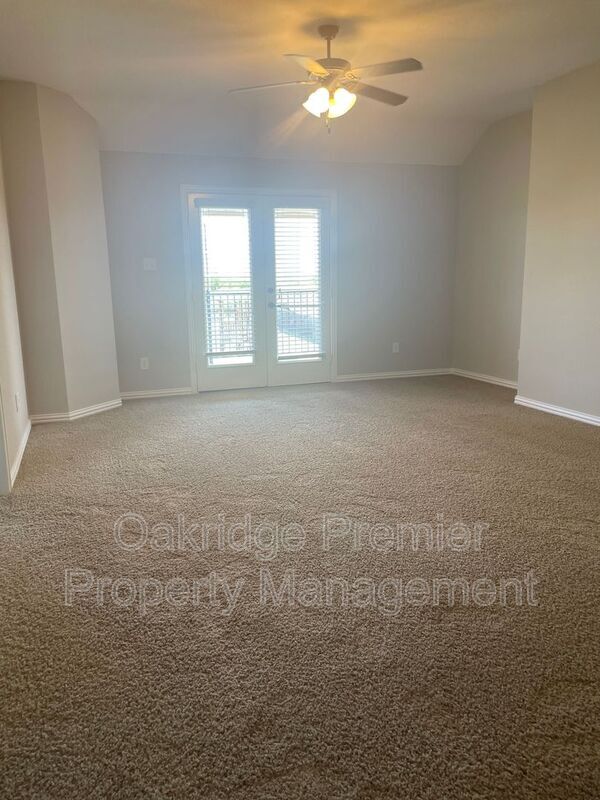 Building Photo - 811 Blue Quail Dr