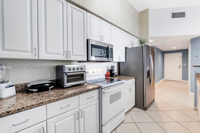 Building Photo - 1155 Brickell Bay Dr