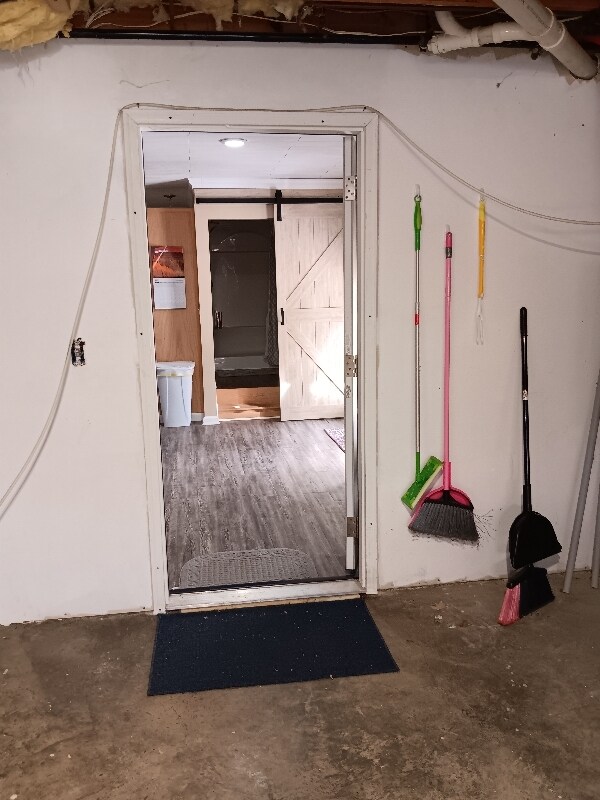 Building Photo - 5824 Pine Lake Dr