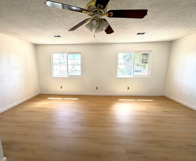 Building Photo - 2412 Sequoia Dr