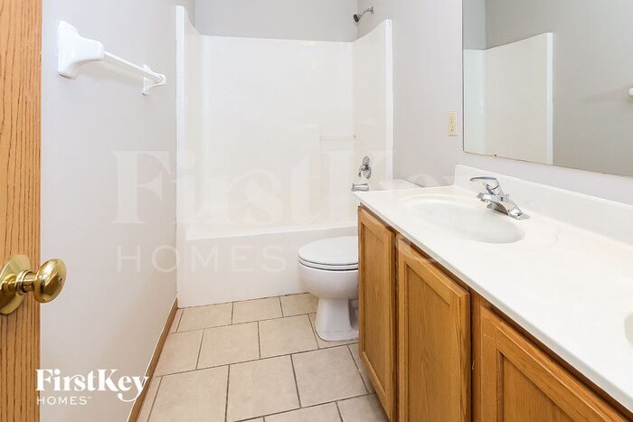 Building Photo - 3053 Kings Realm Ave
