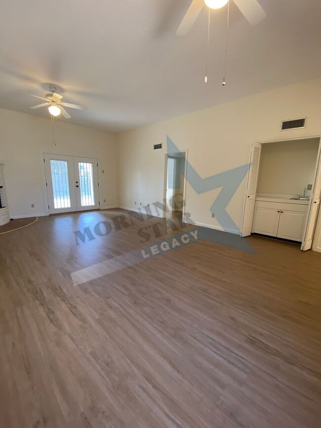 Building Photo - 2 bed, 2 bath w/new flooring throughout!