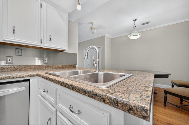 Building Photo - 4426 Basswood Ln