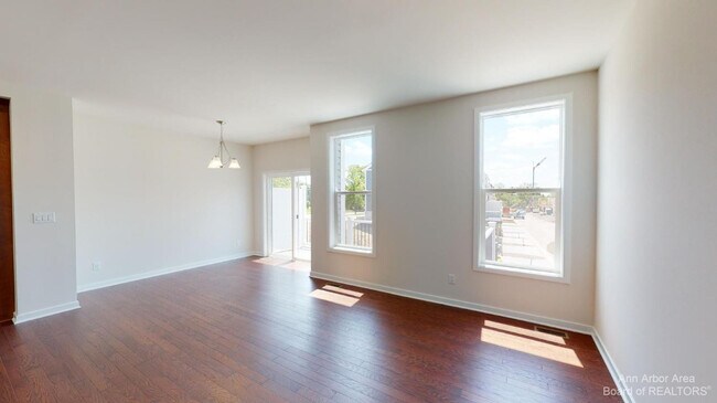 Building Photo - 2704 S Spurway Dr