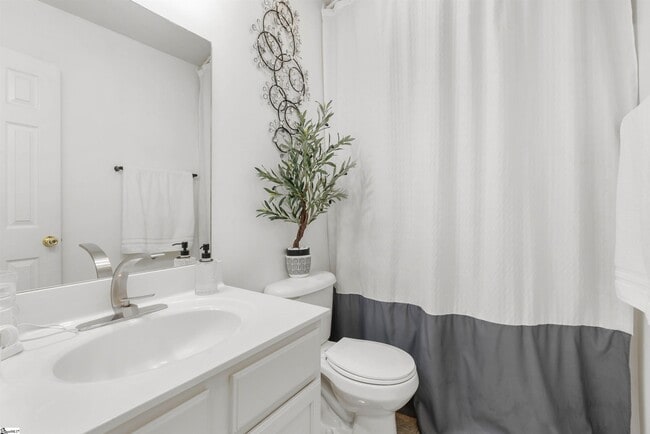 Building Photo - 154 S Lake Emory Dr