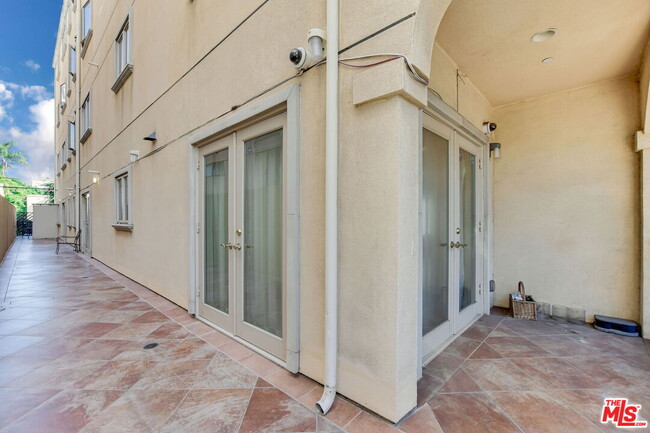 Building Photo - 918 S Wooster St