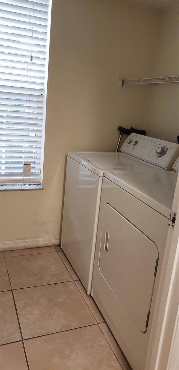 Building Photo - 2496 Centergate Dr