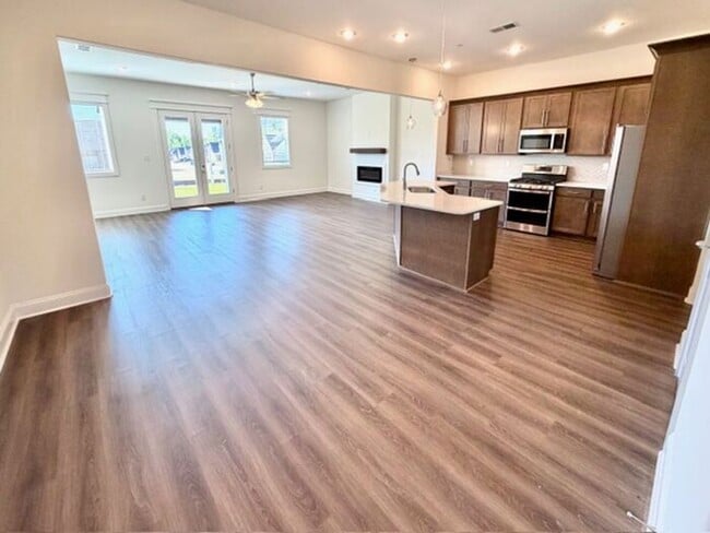 Building Photo - Now Leasing Brand New Townhomes In Olive Branch! Minutes from Methodist Hospital!