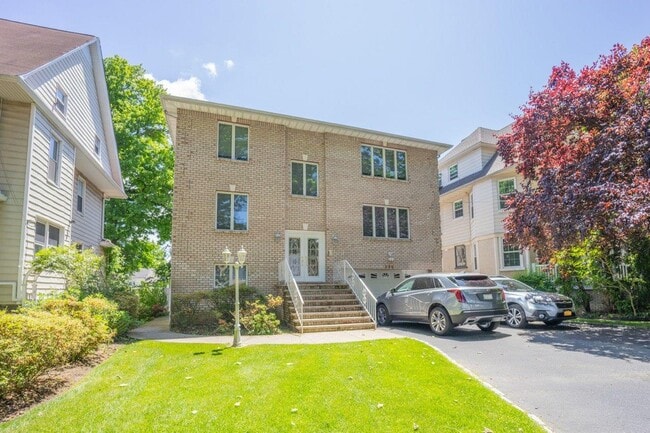 Primary Photo - 685 Gramatan Ave