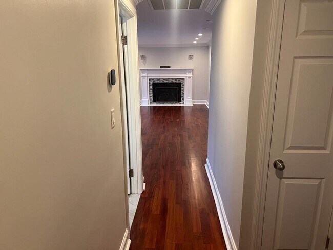 Building Photo - 5 Brookdale Rd