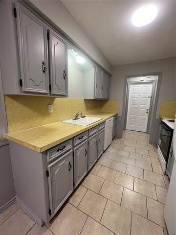 Building Photo - 826 Skyline Dr