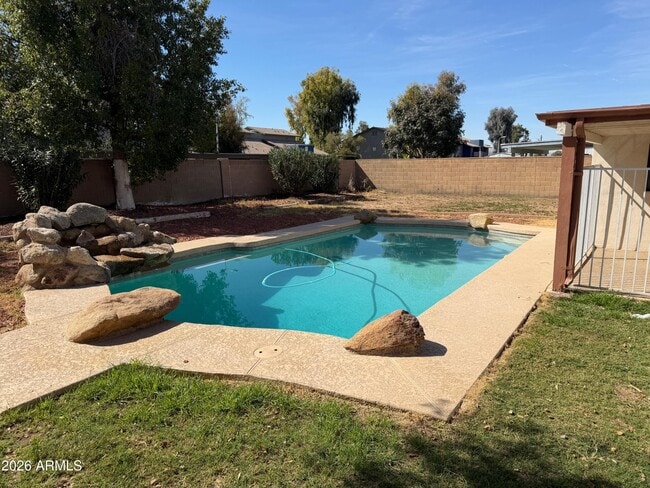 Building Photo - 6815 W Carol Ave