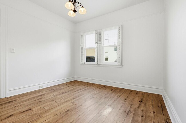 Building Photo - Magnolia Street 43-45