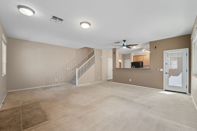 Building Photo - Stunning 3-bedroom, 2.5-bathroom home in t...