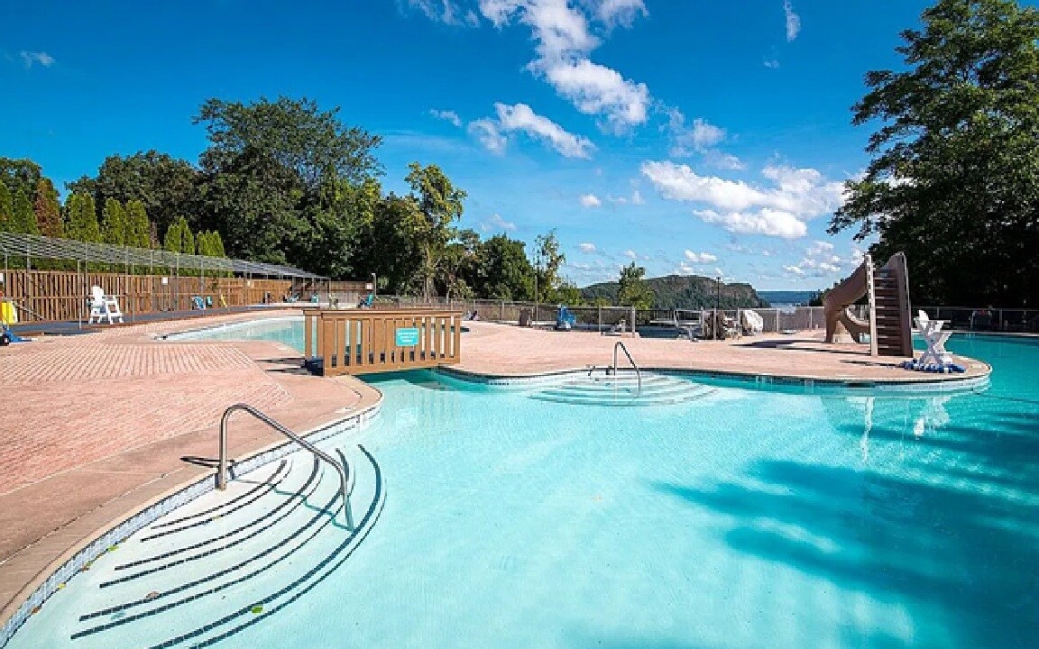 Building Photo - 328 Sierra Vista Ln