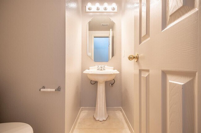 Building Photo - 15509 Miss Adrienne's Path