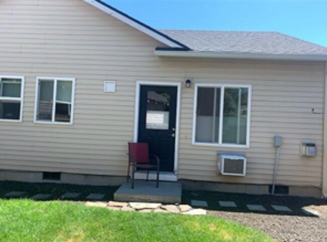 Building Photo - 61097 Larkspur Loop