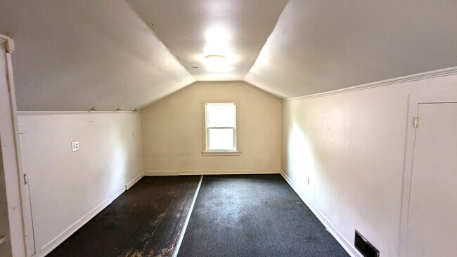 Building Photo - 1042 Ada Ave