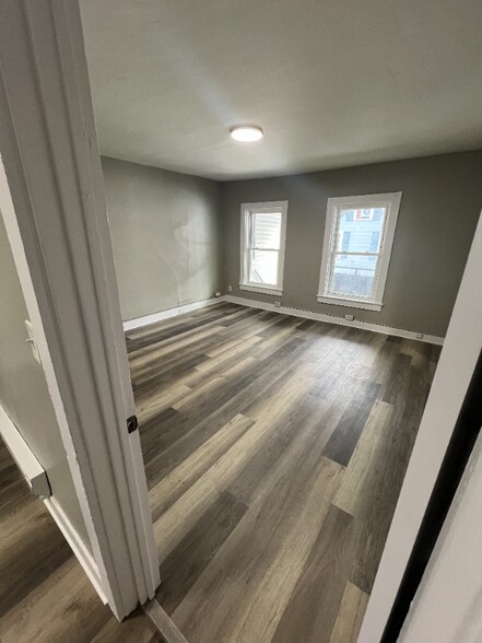 Building Photo - 10 Prospect St