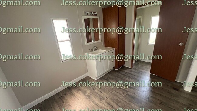 Building Photo - 106 Mill Creek Ct