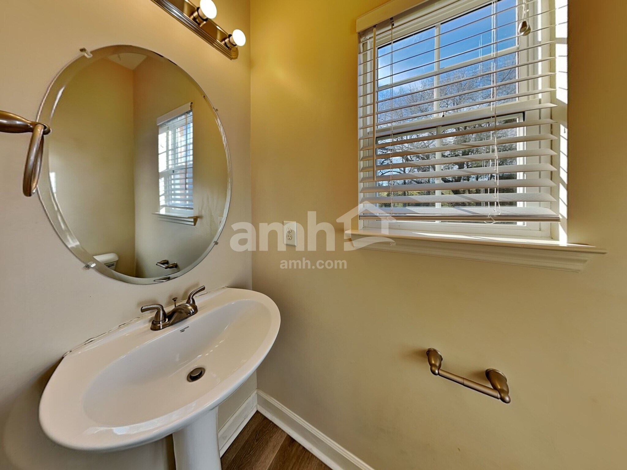 Building Photo - 140 Abbey Rd