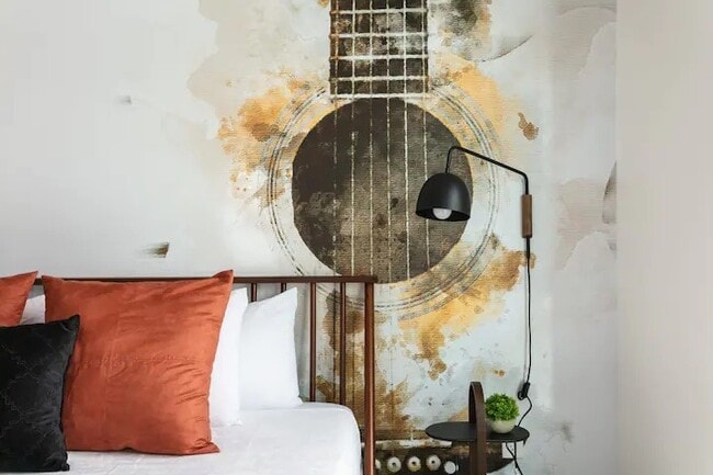 Building Photo - 738 Douglas Ave