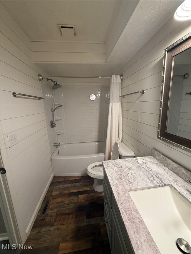 Building Photo - 3542 Chesapeake Dr