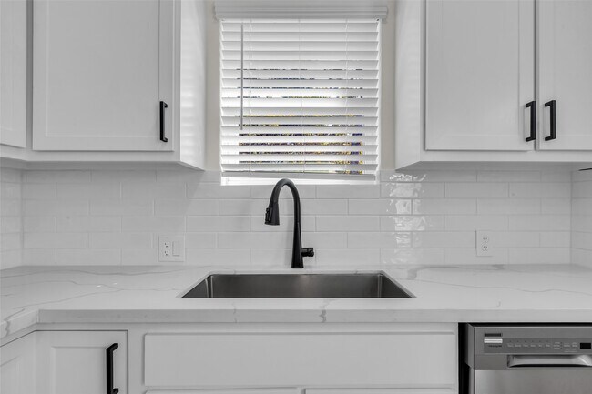 Building Photo - 3440 Bremond St