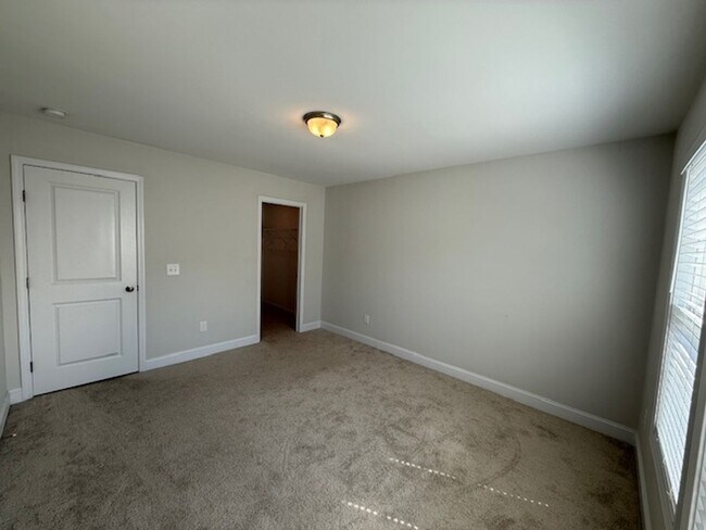Building Photo - Fieldstone Crossing