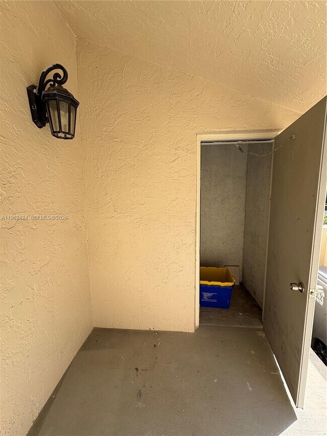 Building Photo - 6579 Via Regina